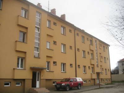 vlezové okno dvojplášťovej strechy rodinného domu